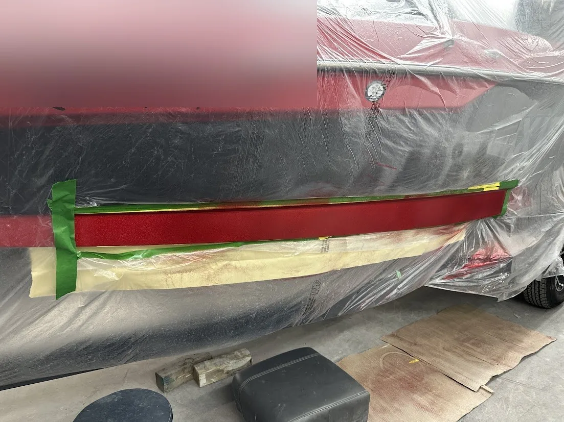 Application peinture metalflake en cours — apprêt et couches successives, Finition Marine